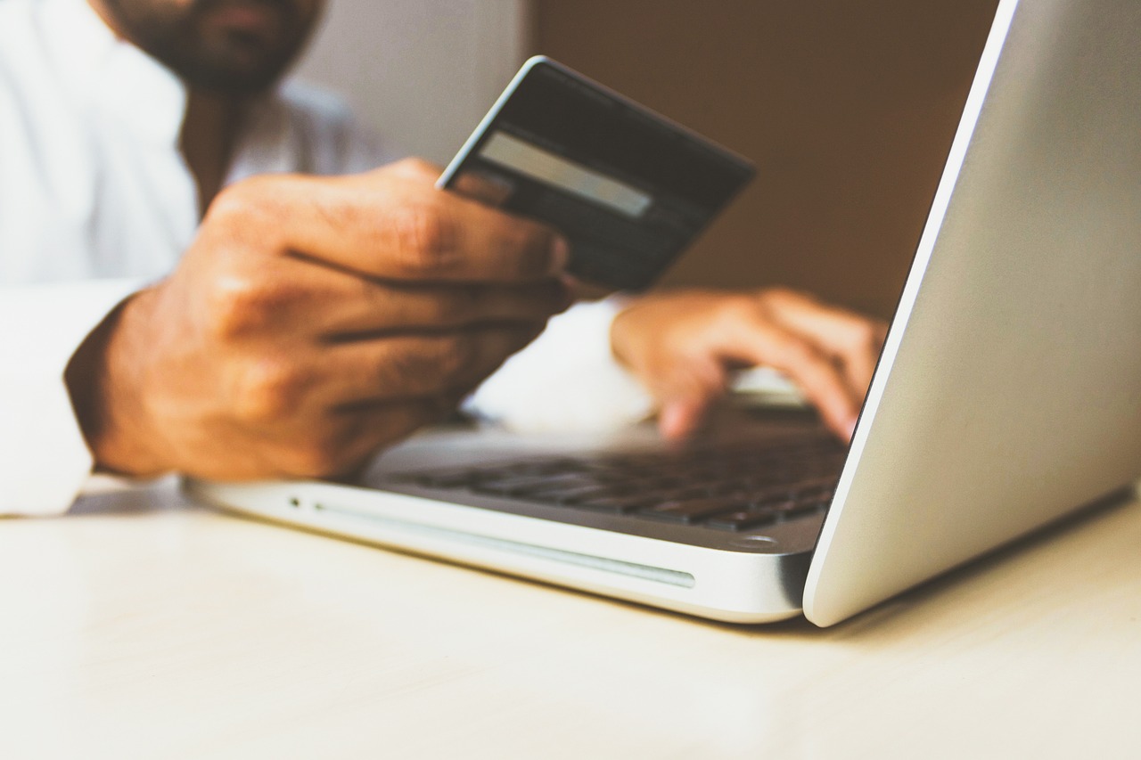 Интернет-магазинам разрешили не пробивать чеки при оплате электронными деньгами
